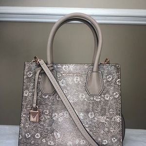 Michael Kors Medium Mercer Crossbody Bag